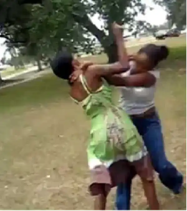 Show of Shame: Mother Fights Daughter over Boyfriend In Delta State